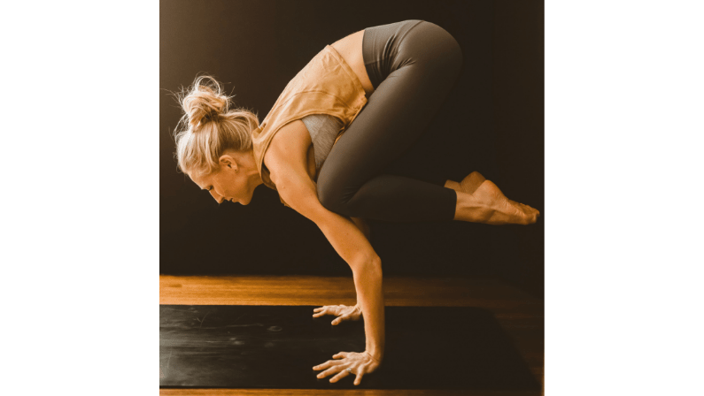 Crow Pose In Yoga - Master The 7 Stages For Amazing Benefits